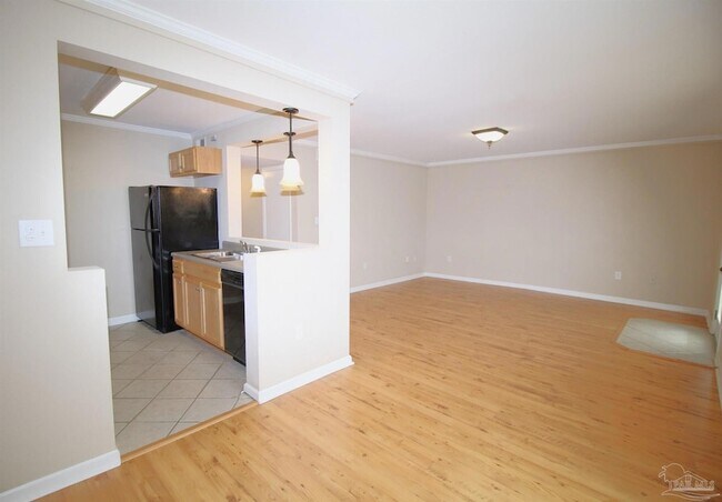 Building Photo - 710 Scenic Hwy