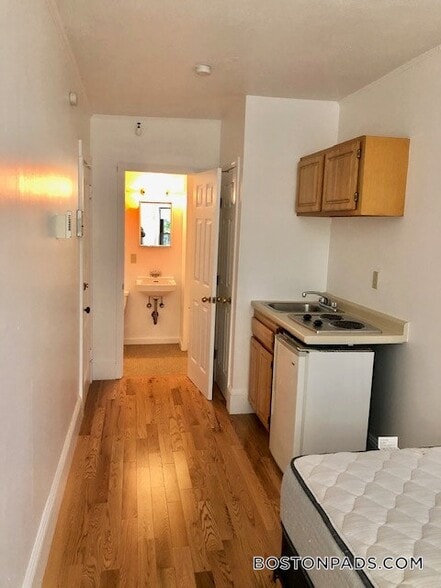 Building Photo - 1061 Beacon St