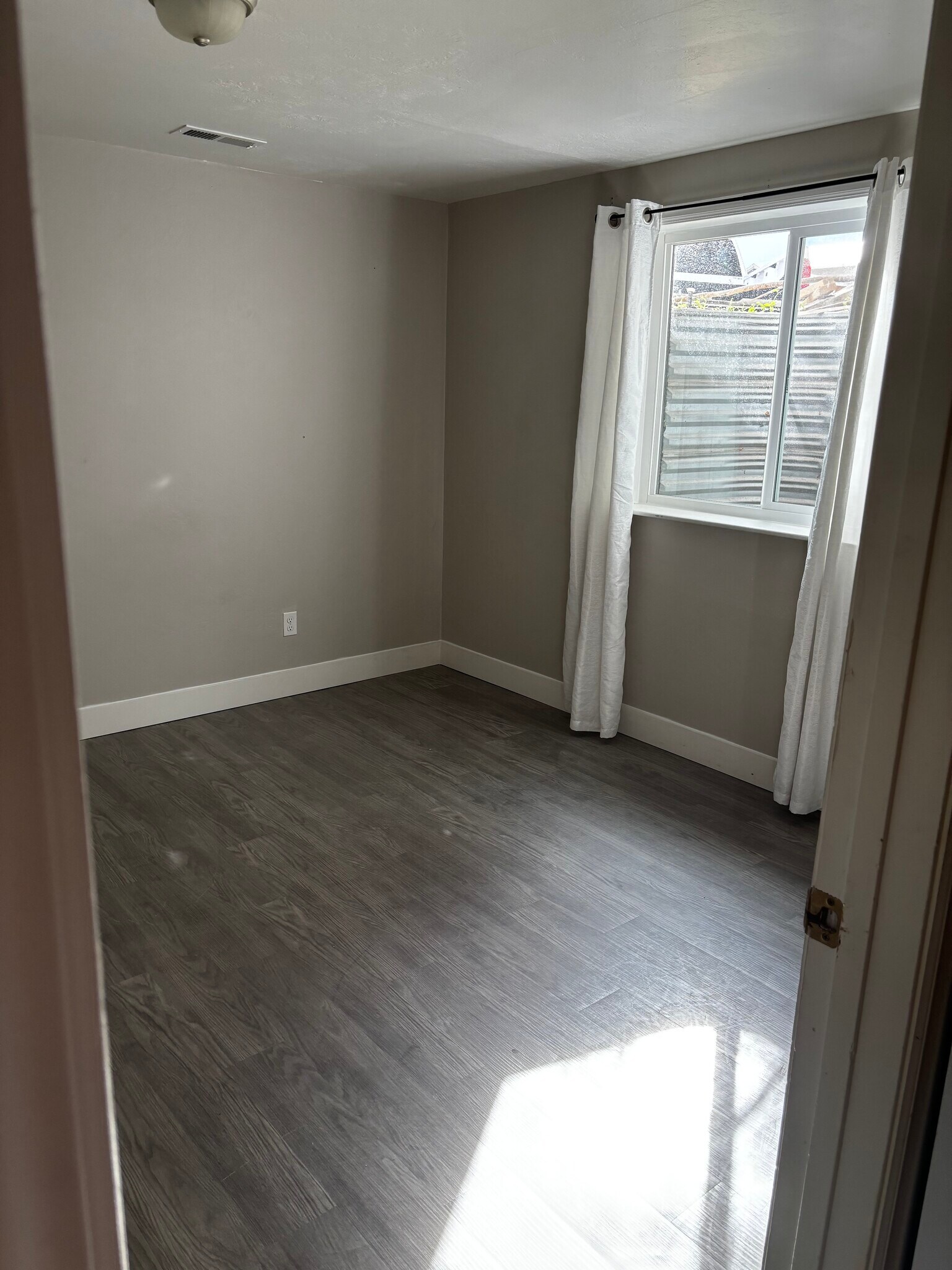 Master Bedroom - 1295 Riverview Dr