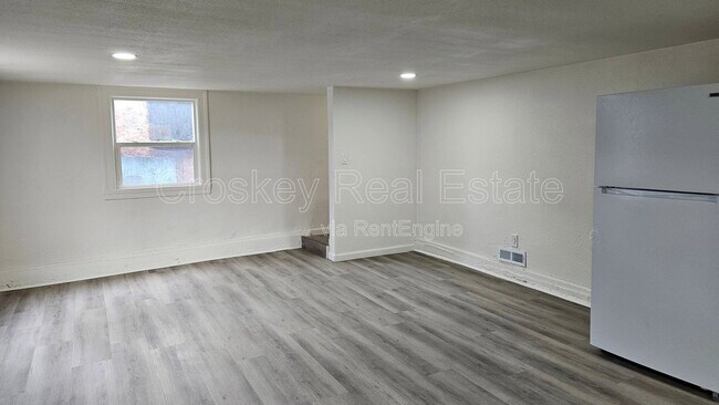 Building Photo - 1346 Redwood St