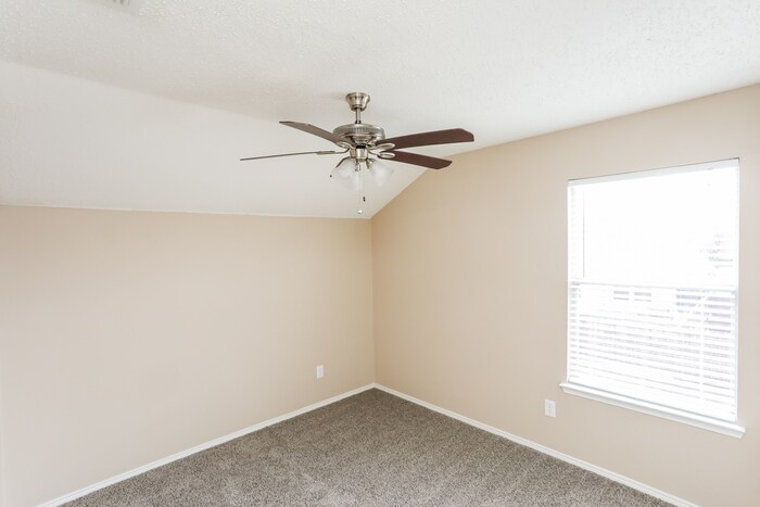 Building Photo - 2214 Sumac Dr