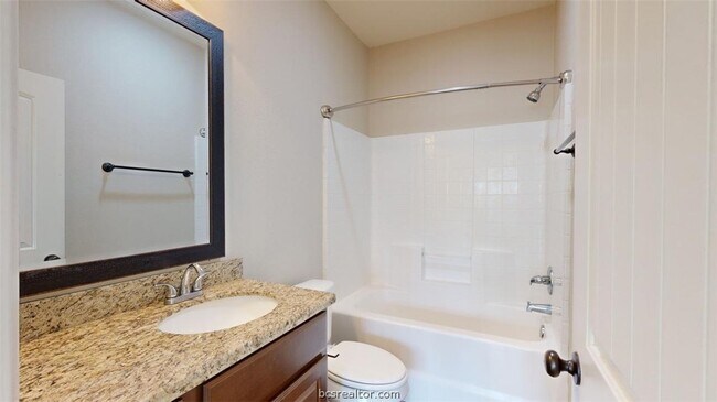 Building Photo - 303 Ash St