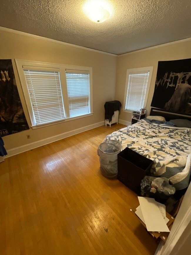 Building Photo - 2021-2023 E 6th St