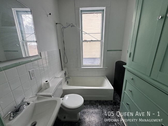 Building Photo - 405 N Queen Ave