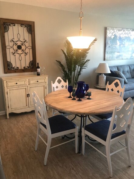 Dining area - 5220 Brittany Dr S