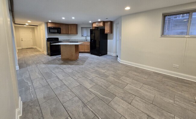 Building Photo - 4341 N Francisco Ave