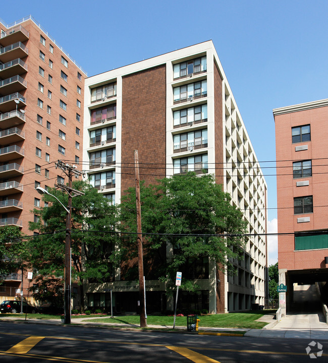 Building Photo - Forest Hill House