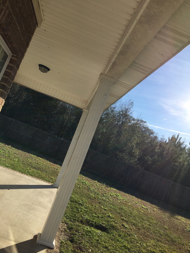 Building Photo - 17 Gracie Ln