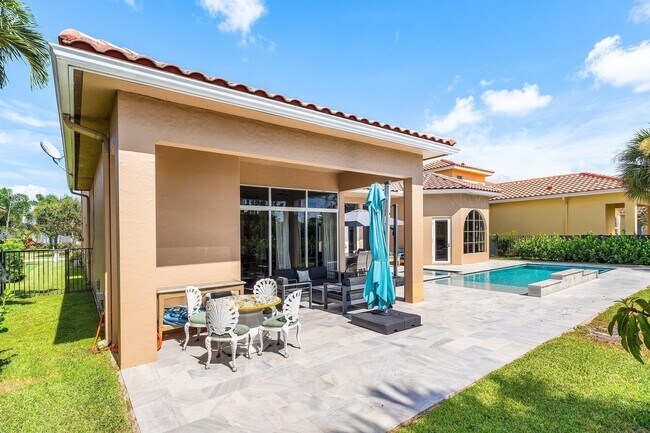 Building Photo - 3381 Lago De Talavera