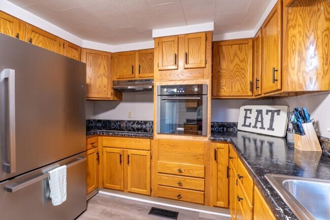 Building Photo - 703 W 2nd Ave