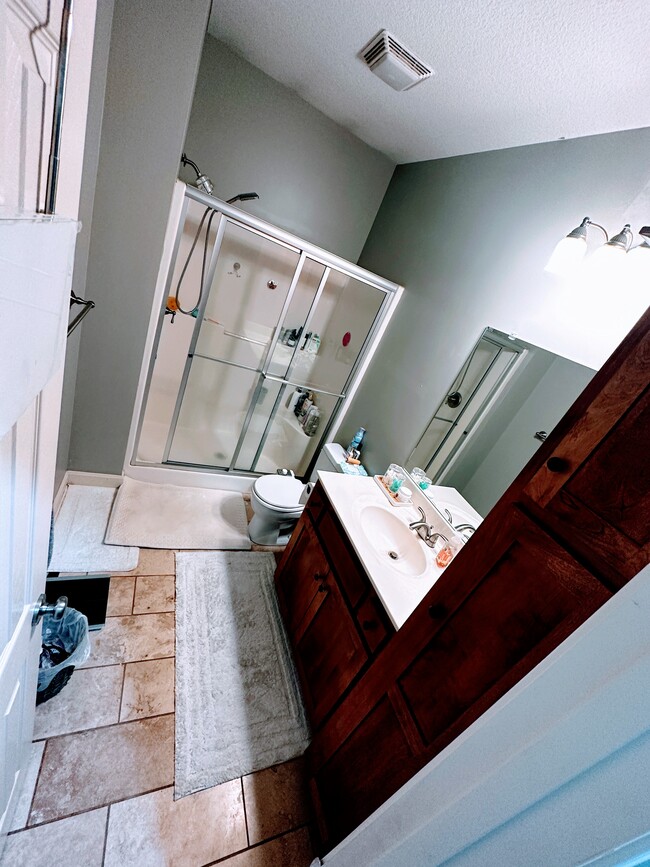 Bathroom - 9239 Walnut St