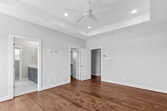 Building Photo - 8320 Vista Bella Ln
