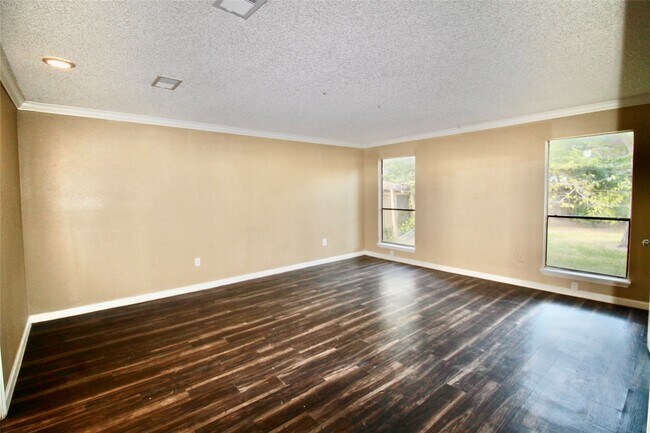 Building Photo - 4701 Spring Ln