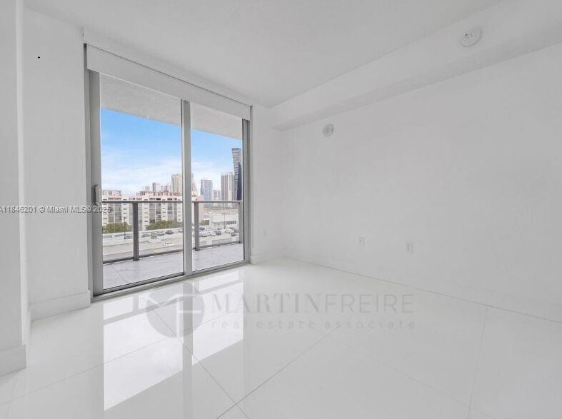 Building Photo - 300 Sunny Isles Blvd