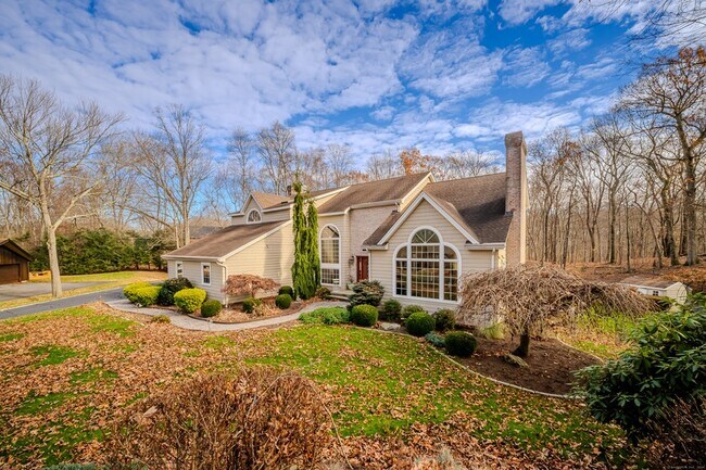 Building Photo - 723 Laurie Ln