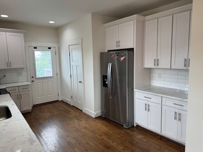 Building Photo - Coming Soon! Nice townhome in convenient East Nashville location!