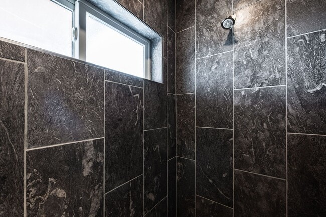 Building Photo - L2422OY