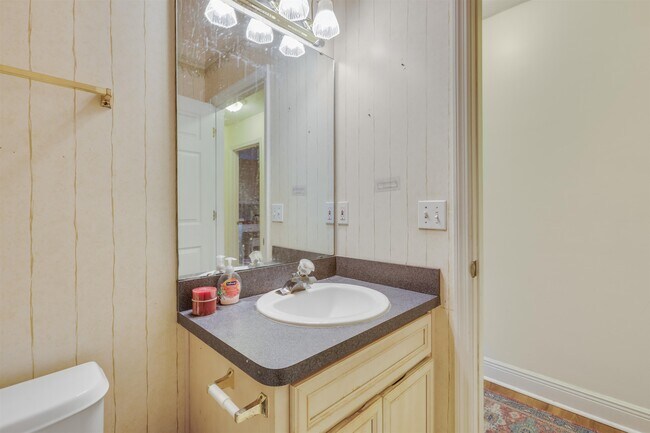Building Photo - 1583 Applewood Way