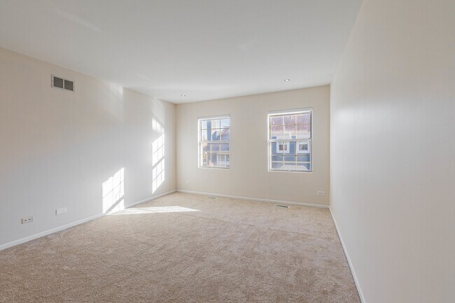 Building Photo - 237 Acorn Dr