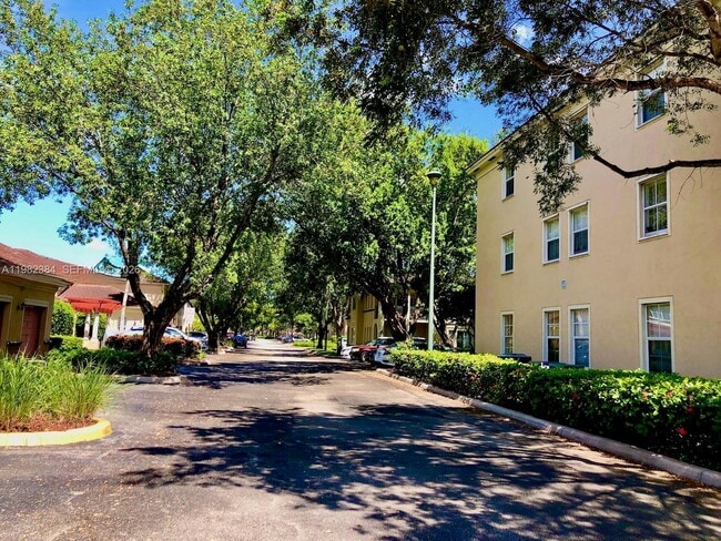 Building Photo - 2557 Centergate Dr