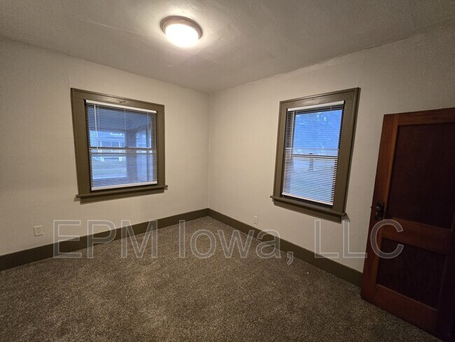 Building Photo - 115 Summit Ave