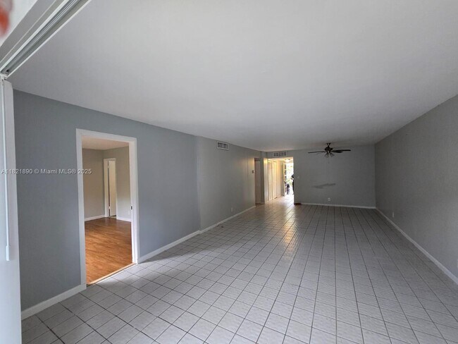 Building Photo - 3300 Spanish Moss Terrace