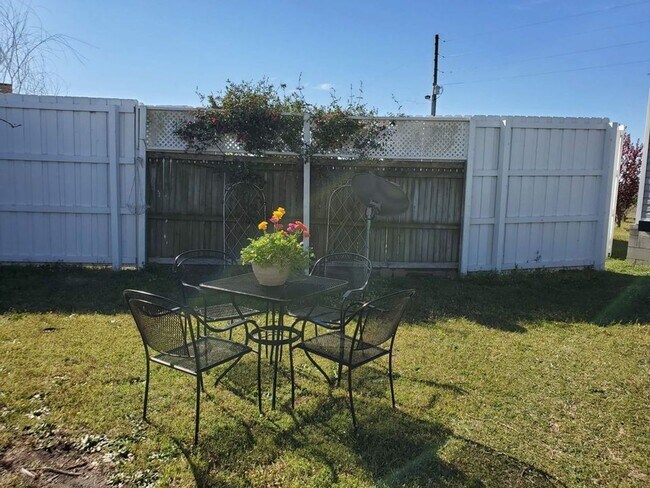 Building Photo - 2-Bedroom, 2-Bath Home for Rent