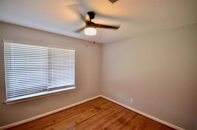 Building Photo - 6229 Tanager St