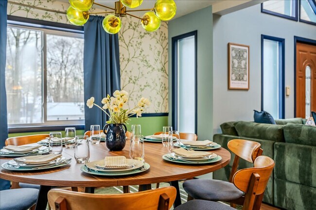 Building Photo - 157 Seminole Trail