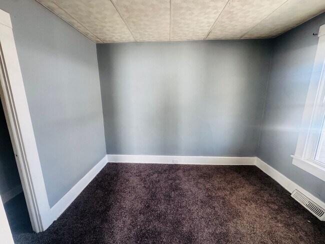 Building Photo - 3405 Roehl Ave
