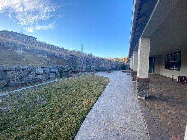 Building Photo - Sommersett 4 bedroom