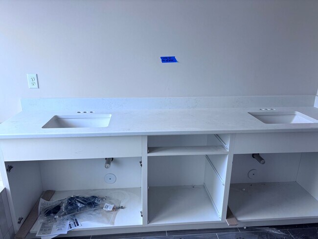 Building Photo - Brand New Ivory Home close to Sand Hollow