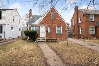 Building Photo - $1300 3 bedroom bungalow