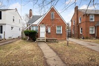 Building Photo - $1300 3 bedroom bungalow