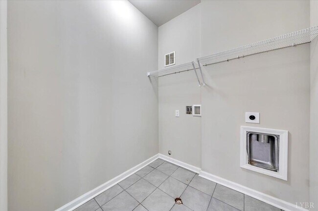 Building Photo - 261 Crystal Ln