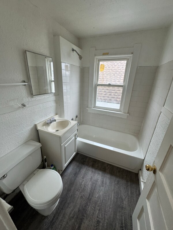 Building Photo - 240 Dexter St