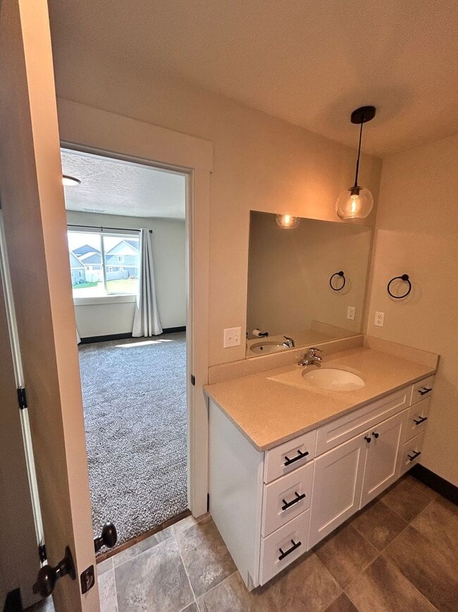 Building Photo - 3 Bed / 2.5 Bath Townhouse with Fenced Yard – Great Kalispell Location!