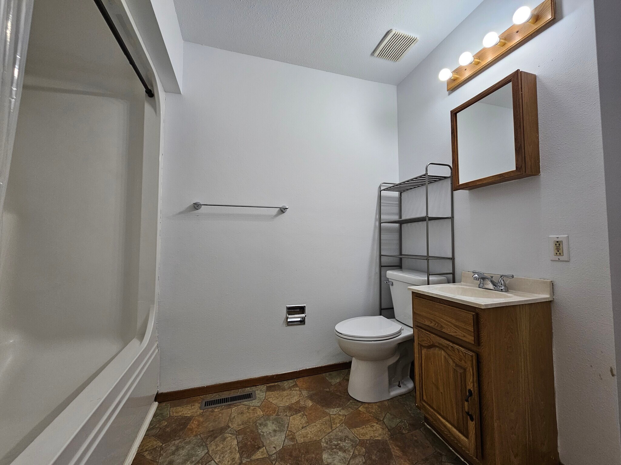 Building Photo - 107 W Park St