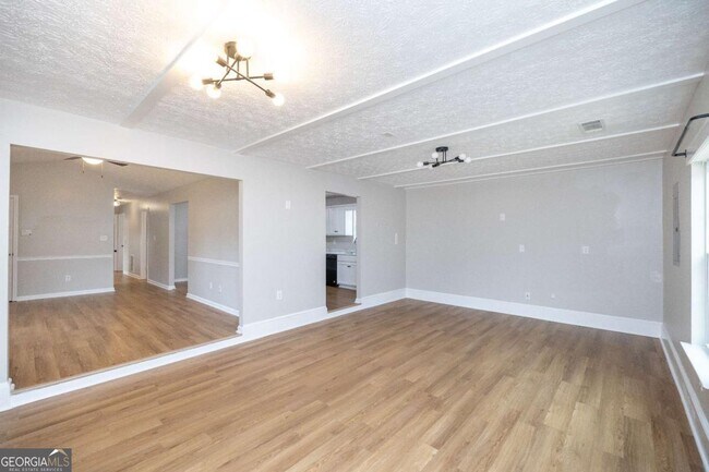 Building Photo - 641 Honey Creek Rd