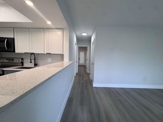 Building Photo - 455 Golden Isles Dr