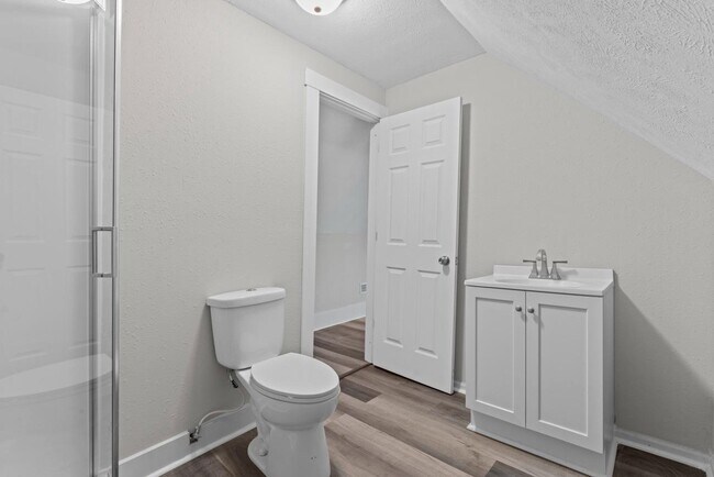 Building Photo - 111 S Vine St