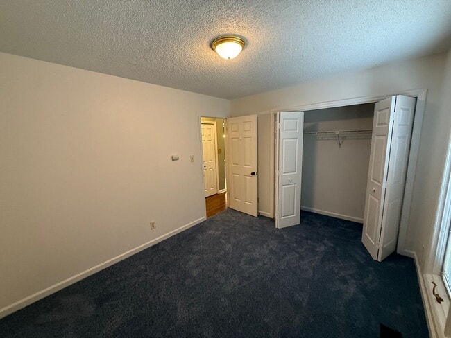 Building Photo - Carolina Lakes