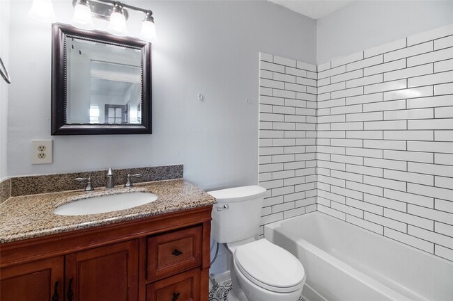 Building Photo - 2417 Hedgerose Ln