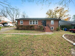 Building Photo - "Charming 3-Bed Home with Gleaming Hardwood Floors on Sheffield Road!"
