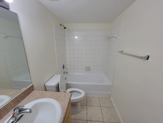 Building Photo - 1153 Lake Victoria Dr