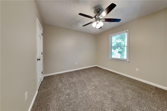 Building Photo - 44 Oak Landing Ct S
