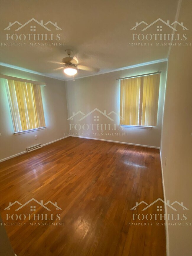 Building Photo - 209 Brentwood Cir
