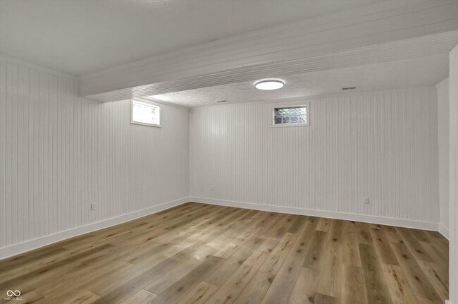 Building Photo - 3037 Golfview Dr