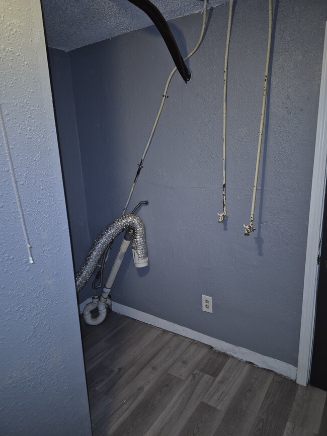 Building Photo - 6135 Emerald Ave