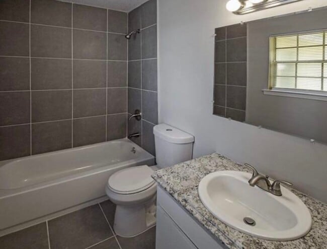 Building Photo - Duplex